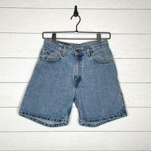 90's Vintage Levi's 550 Mom Jean Shorts fits size 4